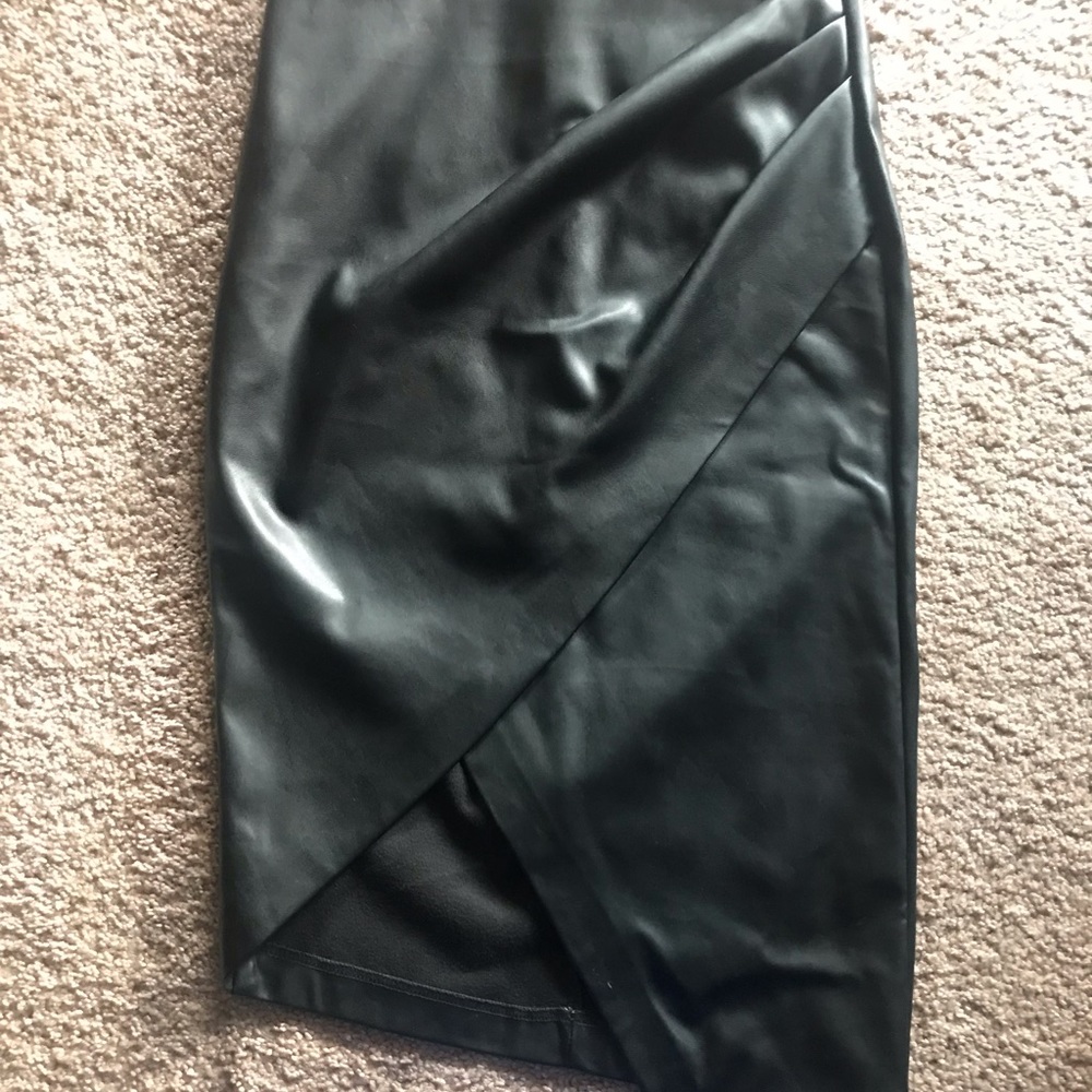 DYNAMITE LEATHER SKIRT
